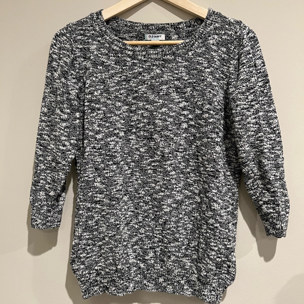 Old Navy black and white 3/4 sleeve sweater